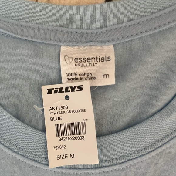 NWT Tilly’s t-shirt - Picture 3 of 8